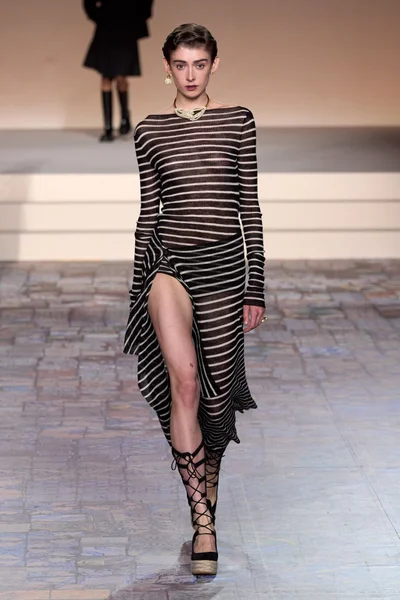 Look 18